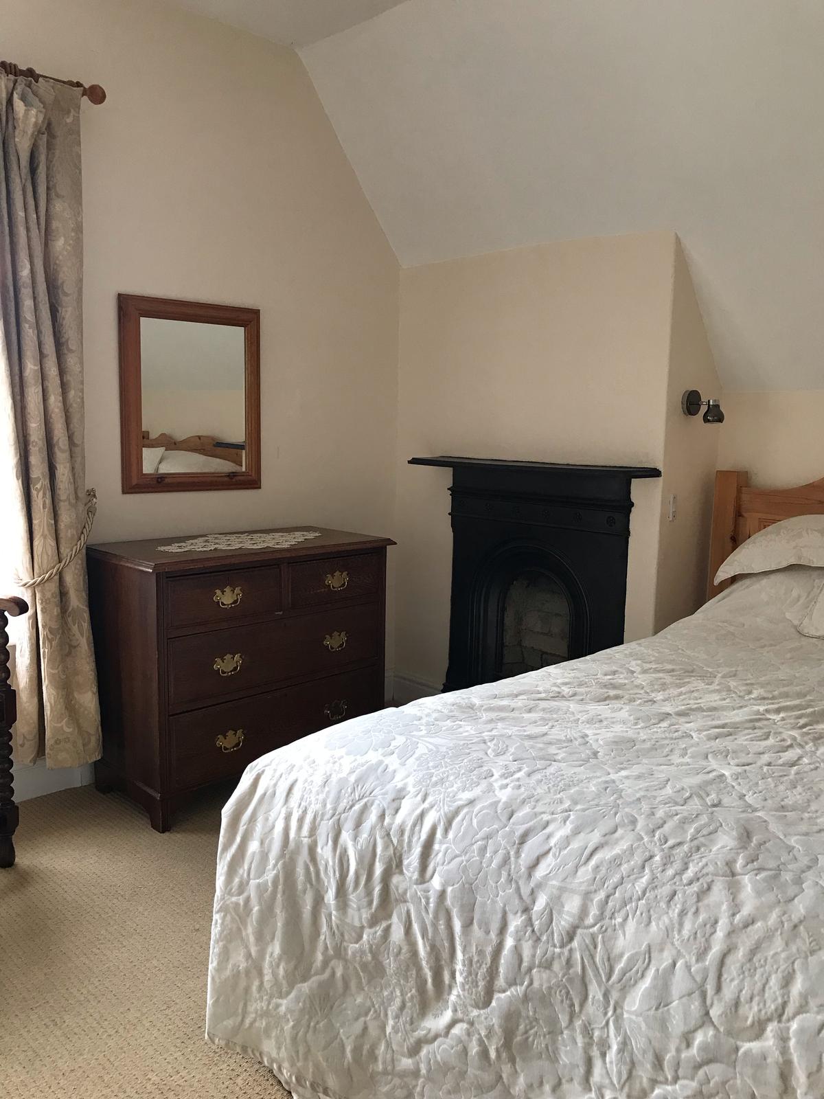 Apartment 6 - Bedside